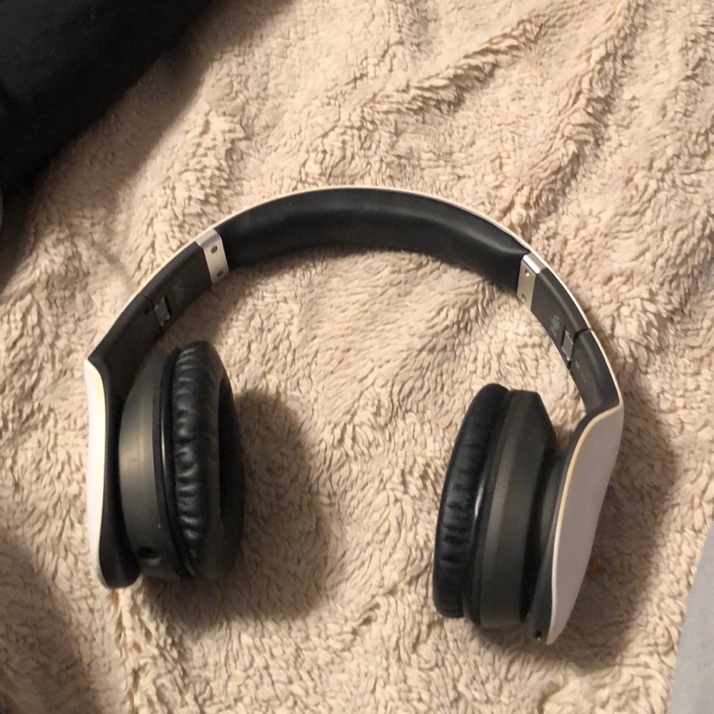 IHip Bluetooth Noise Canceling Headphones